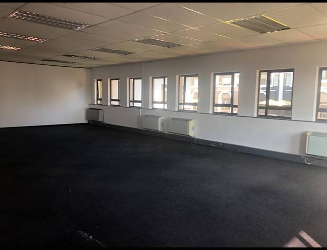 194M² OFFICE TO LET IN HYDE PARK